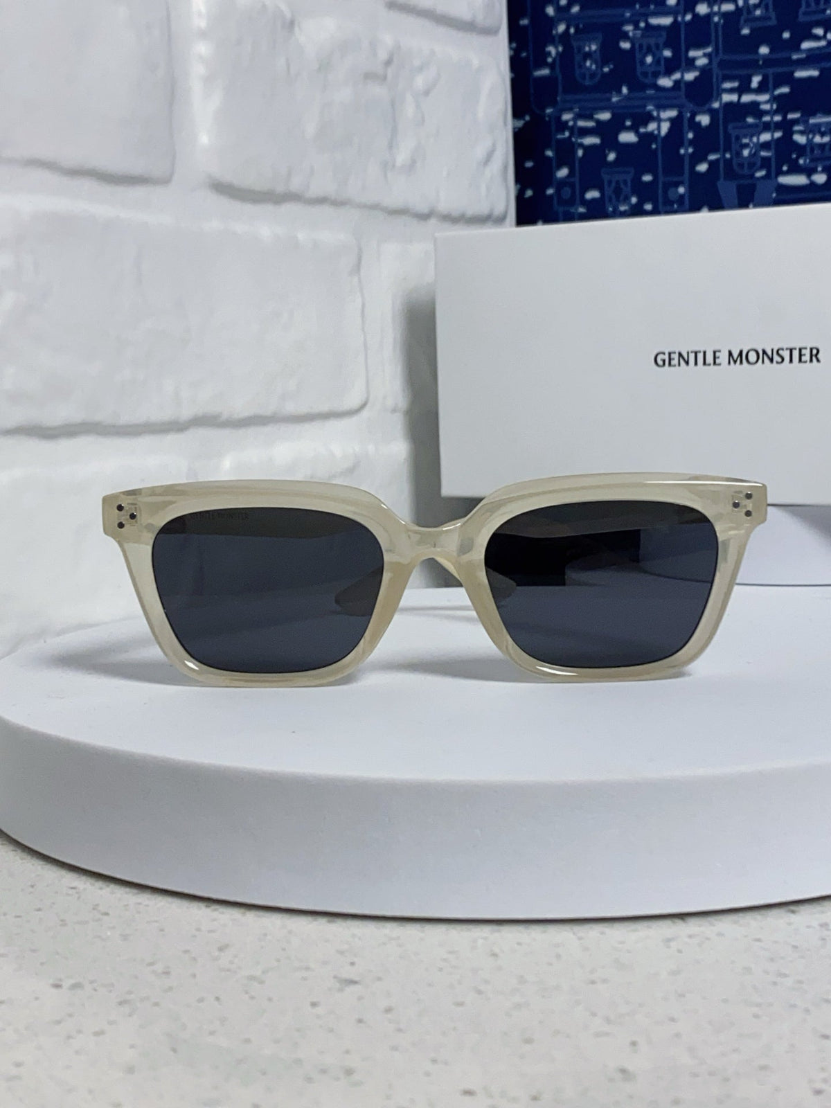 Gentle Monster MUSEE Fashion Gray Lens Sunglasses for Men & Women - detail image 2