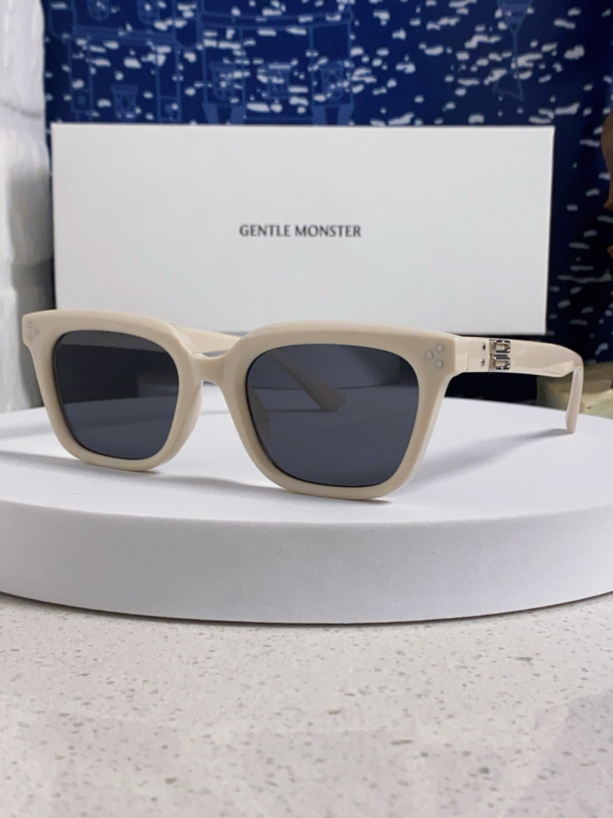 Gentle Monster MUSEE Fashion Black Lens Sunglasses for Men & Women - 383122 - detail image 2