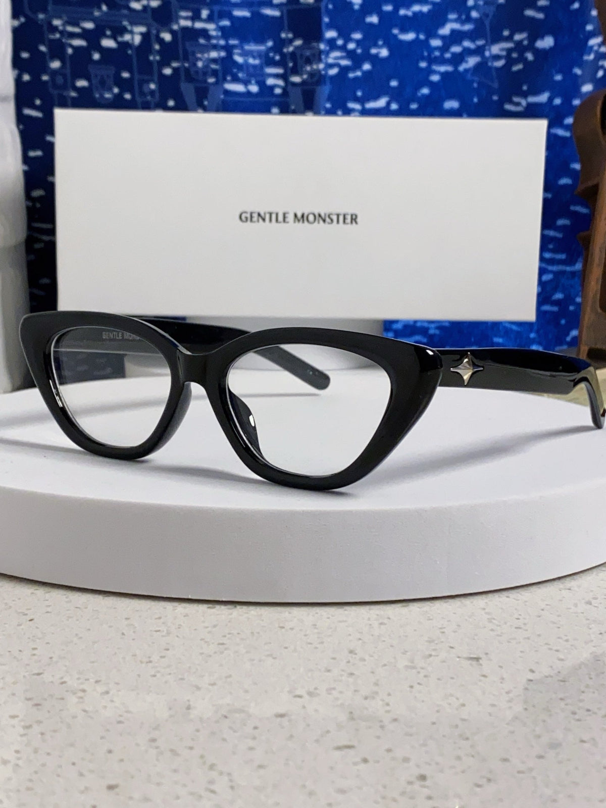 Gentle Monster SIUND Cat-Eye Silver Lens Sunglasses for Men & Women - 449996