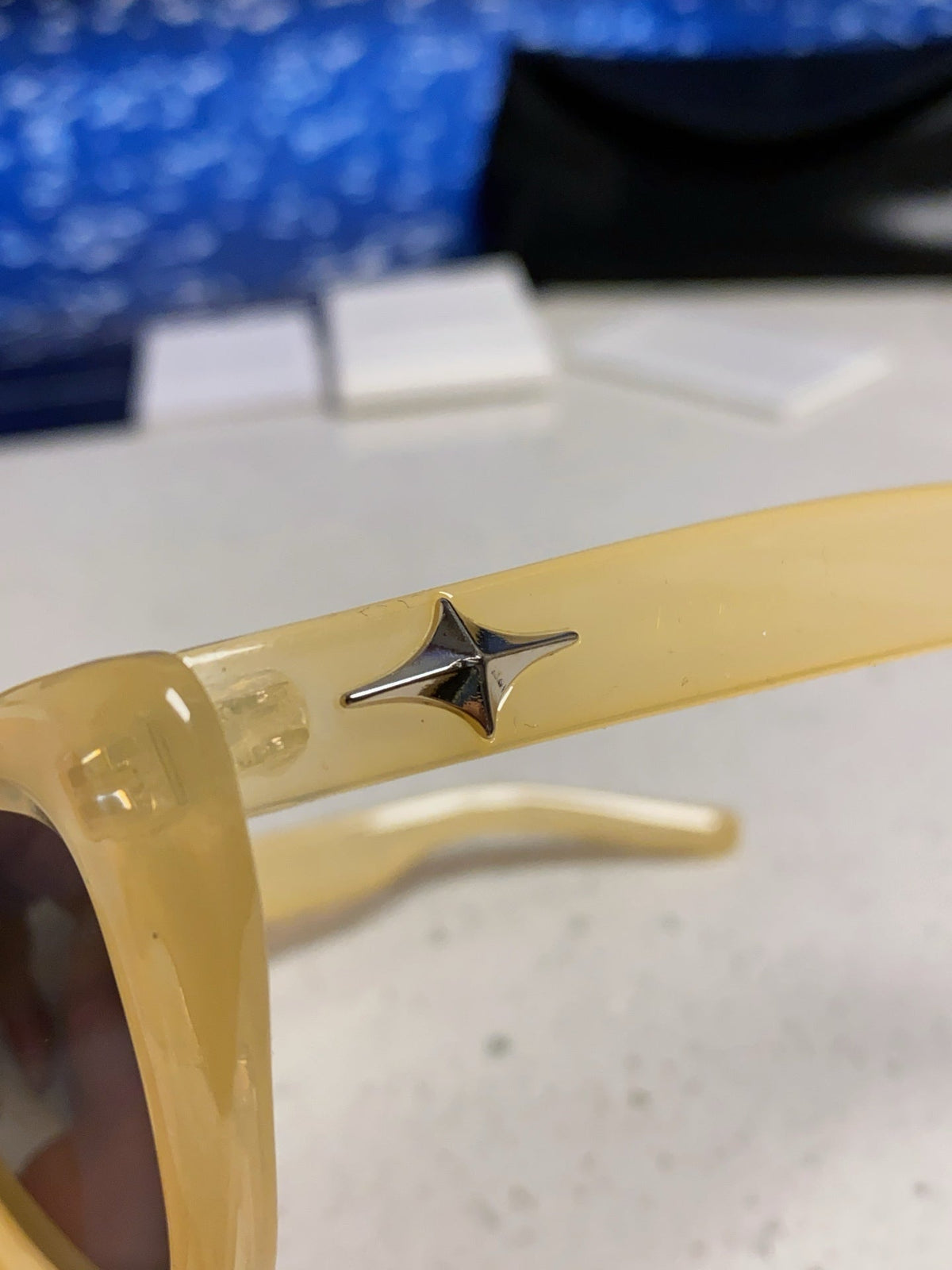 Gentle Monster SIUND Cat-Eye Gold Lens Sunglasses for Men & Women - detail image 7