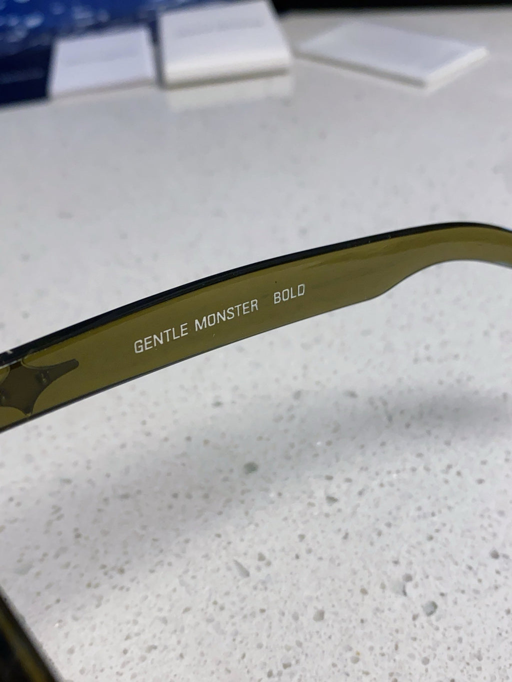 Gentle Monster SIUND Cat-Eye Black Lens Sunglasses for Men & Women - detail image 8
