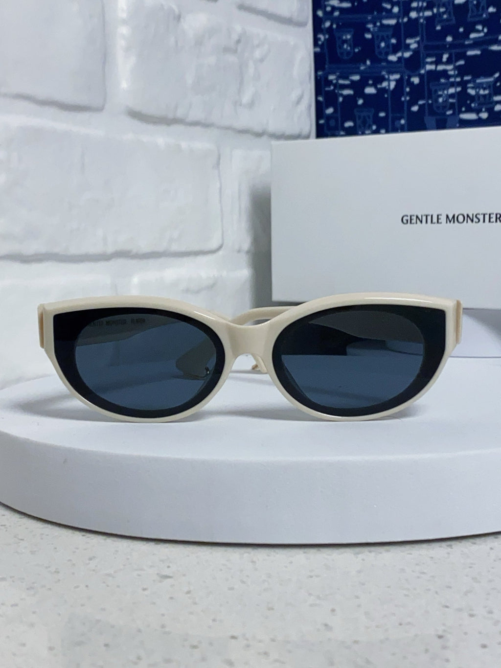 Gentle Monster GW003 Cat-Eye Blue Lens Sunglasses for Men & Women - detail image 2