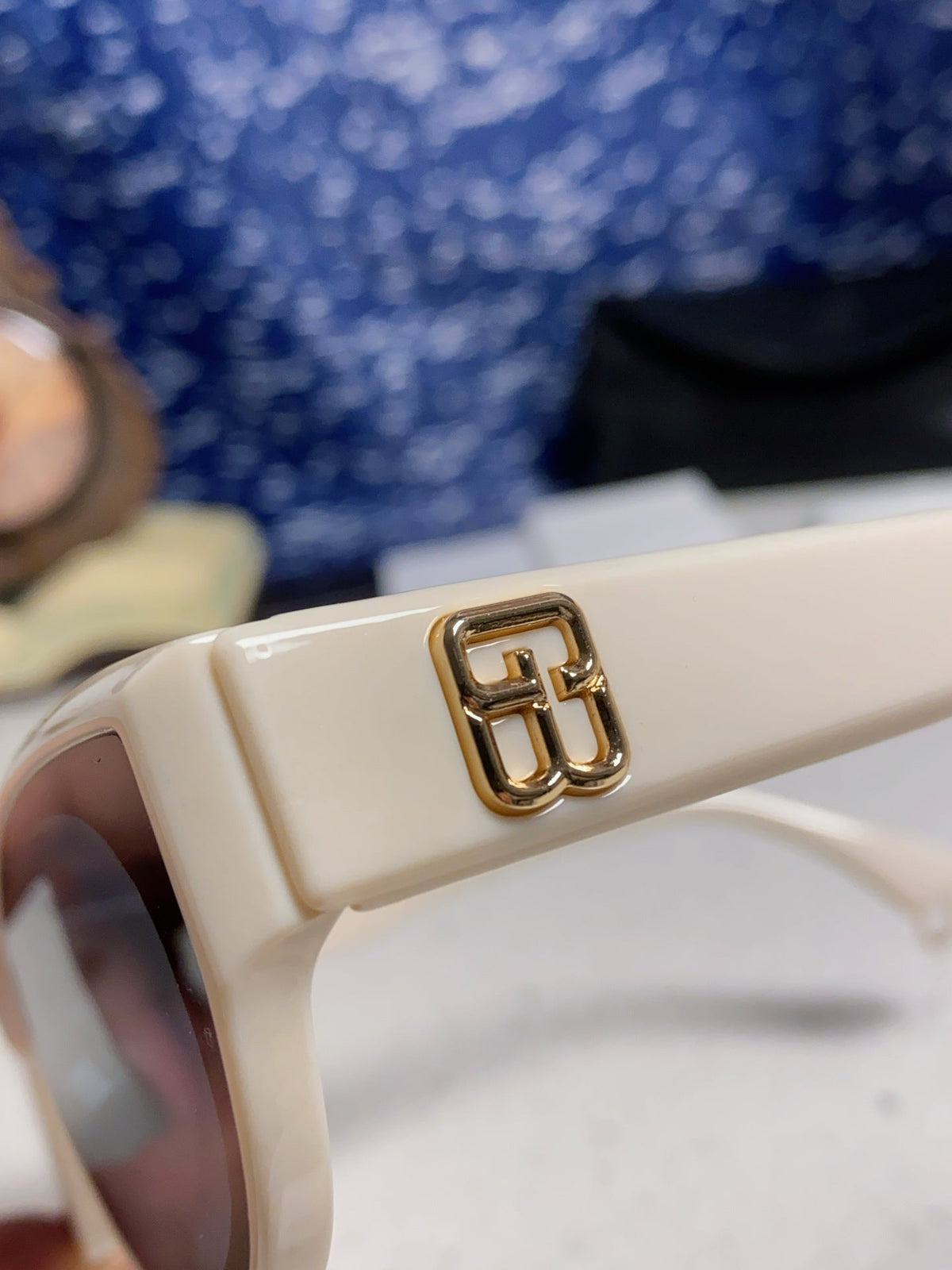 Gentle Monster GW003 Cat-Eye Blue Lens Sunglasses for Men & Women - detail image 7