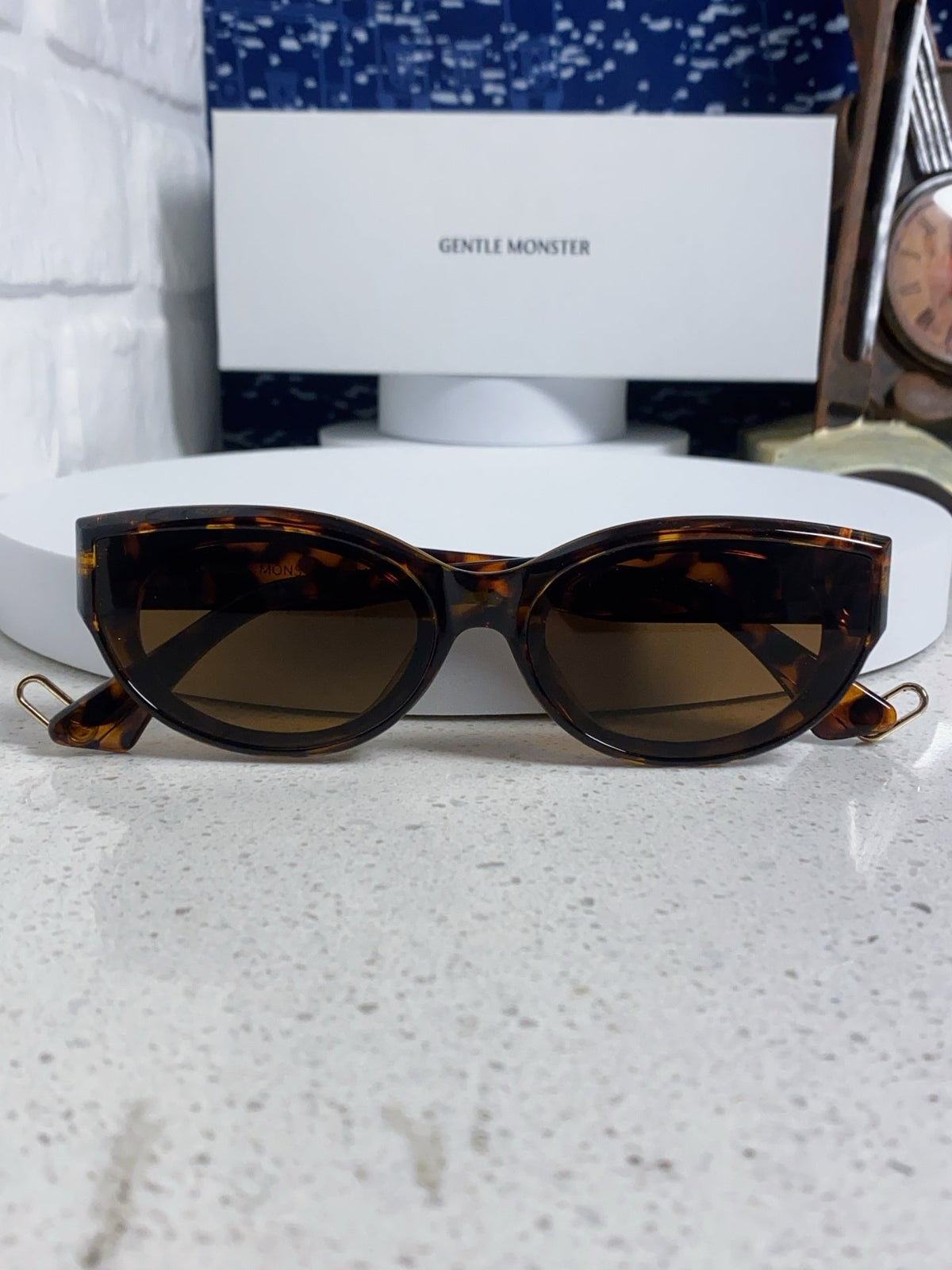 Gentle Monster GW003 Cat-Eye Brown Lens Sunglasses for Men & Women - detail image 9