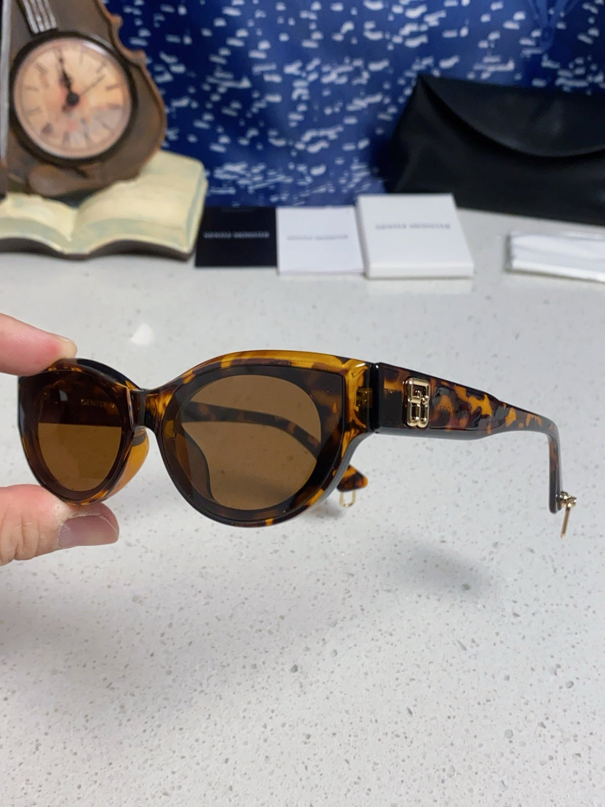Gentle Monster GW003 Cat-Eye Brown Lens Sunglasses for Men & Women - detail image 6