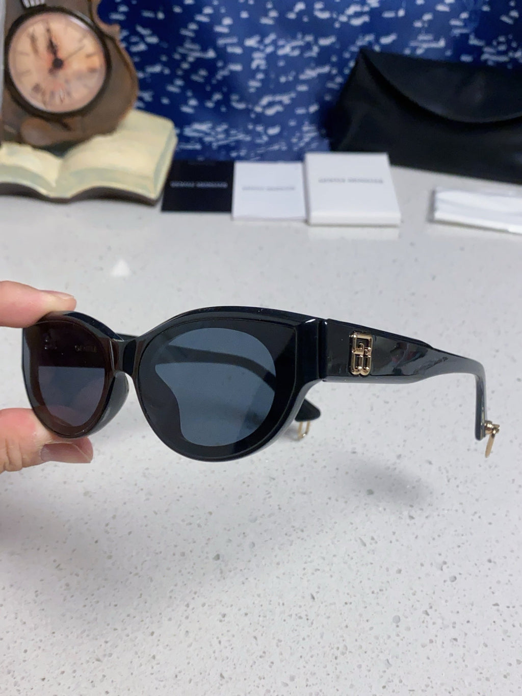 Gentle Monster GW003 Cat-Eye Black Lens Sunglasses for Men & Women - detail image 6