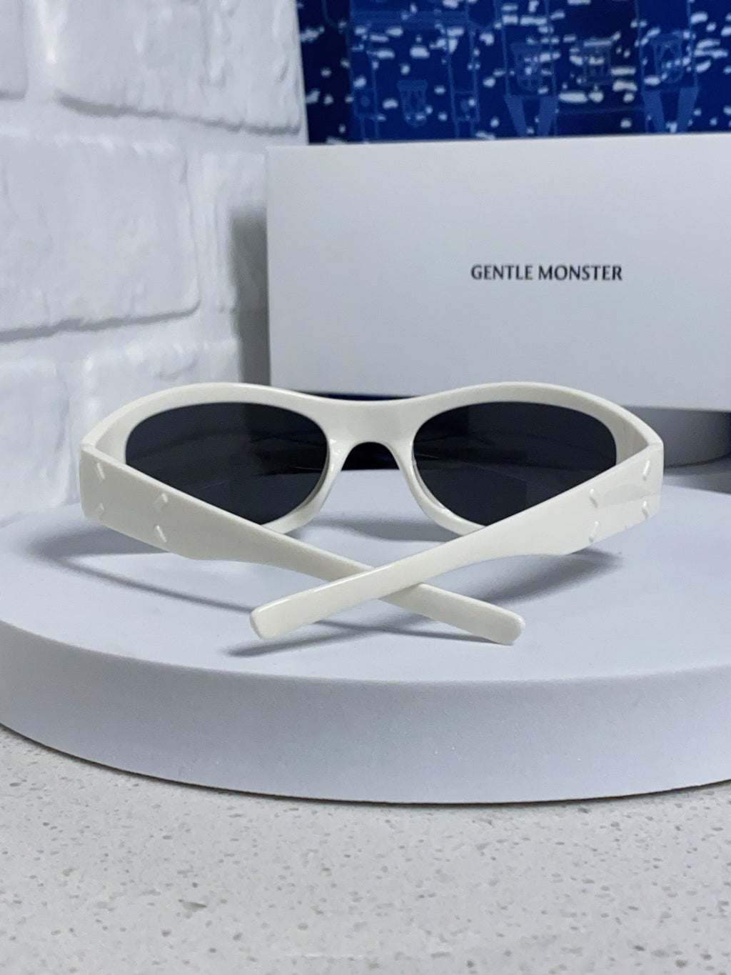 Gentle Monster MM003 Cat-Eye Silver Lens Sunglasses for Women - 416457 - detail image 3