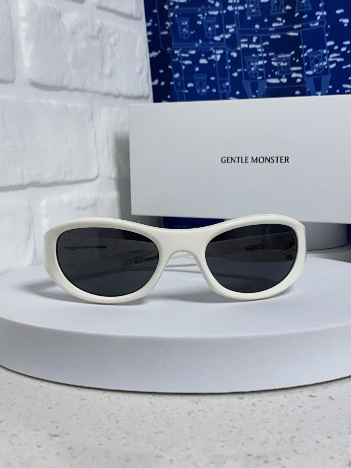 Gentle Monster MM003 Cat-Eye Silver Lens Sunglasses for Women - 416457 - detail image 2