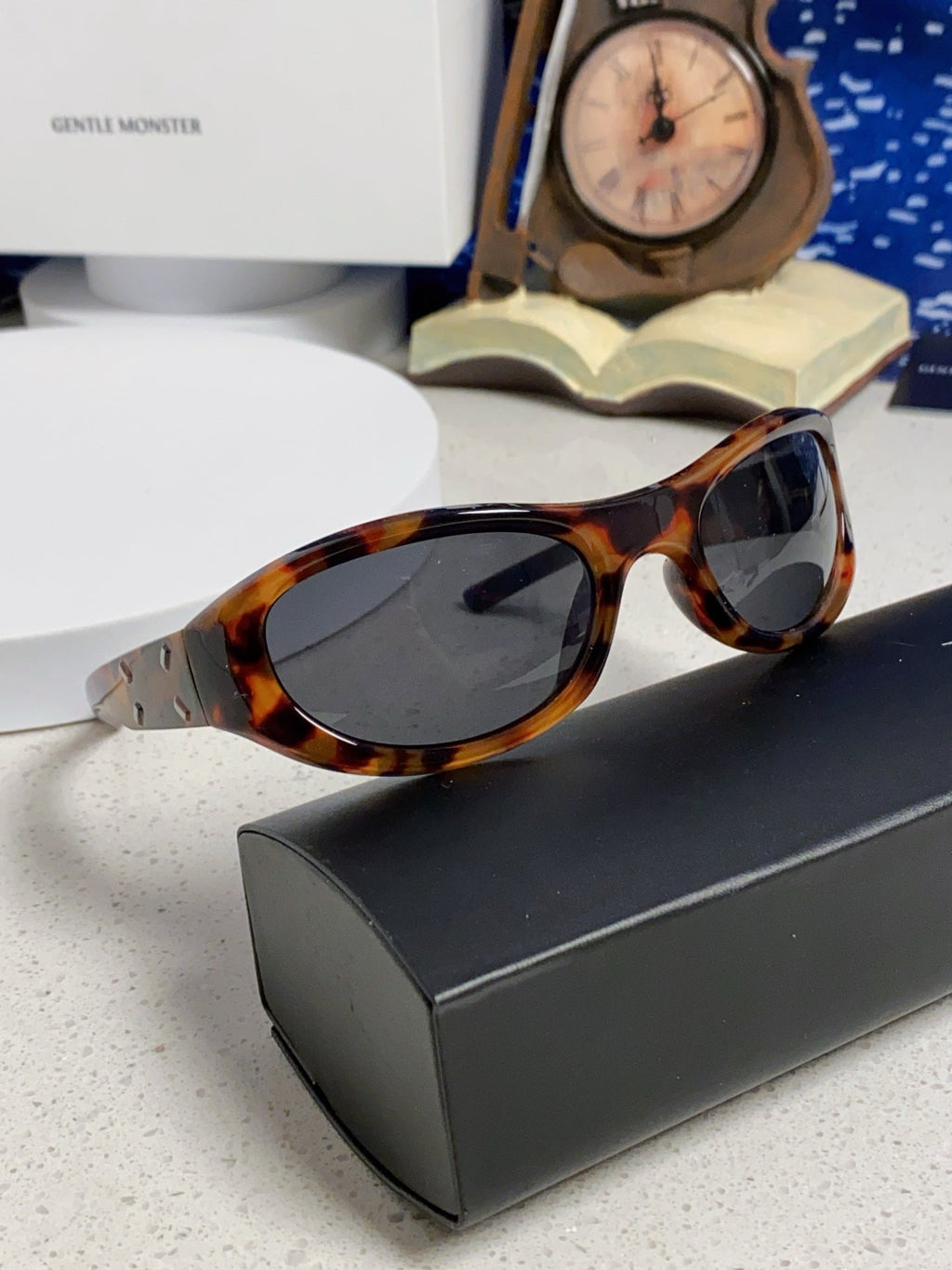 Gentle Monster MM003 Cat-Eye Black Lens Sunglasses for Women - 416458 - detail image 10