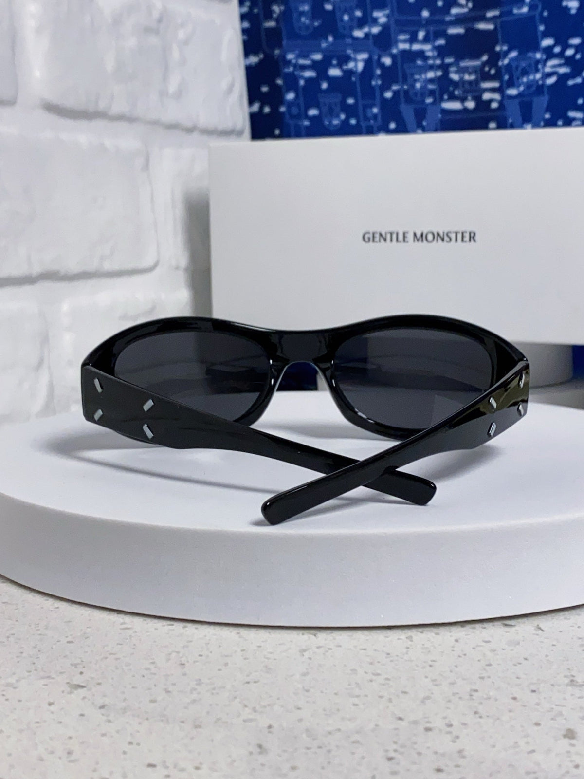 Gentle Monster MM003 Cat-Eye Black Lens Sunglasses for Women - detail image 3