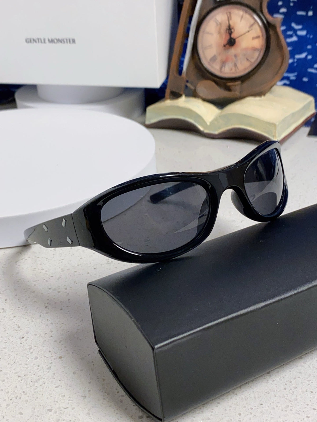 Gentle Monster MM003 Cat-Eye Black Lens Sunglasses for Women - detail image 10
