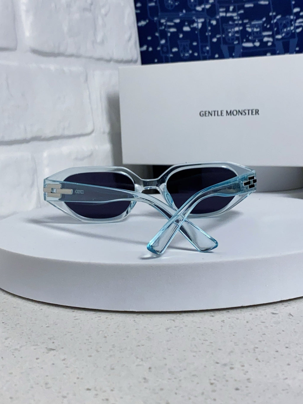 Gentle Monster CORSICA Cat-Eye Blue Lens Sunglasses for Men & Women - detail image 3