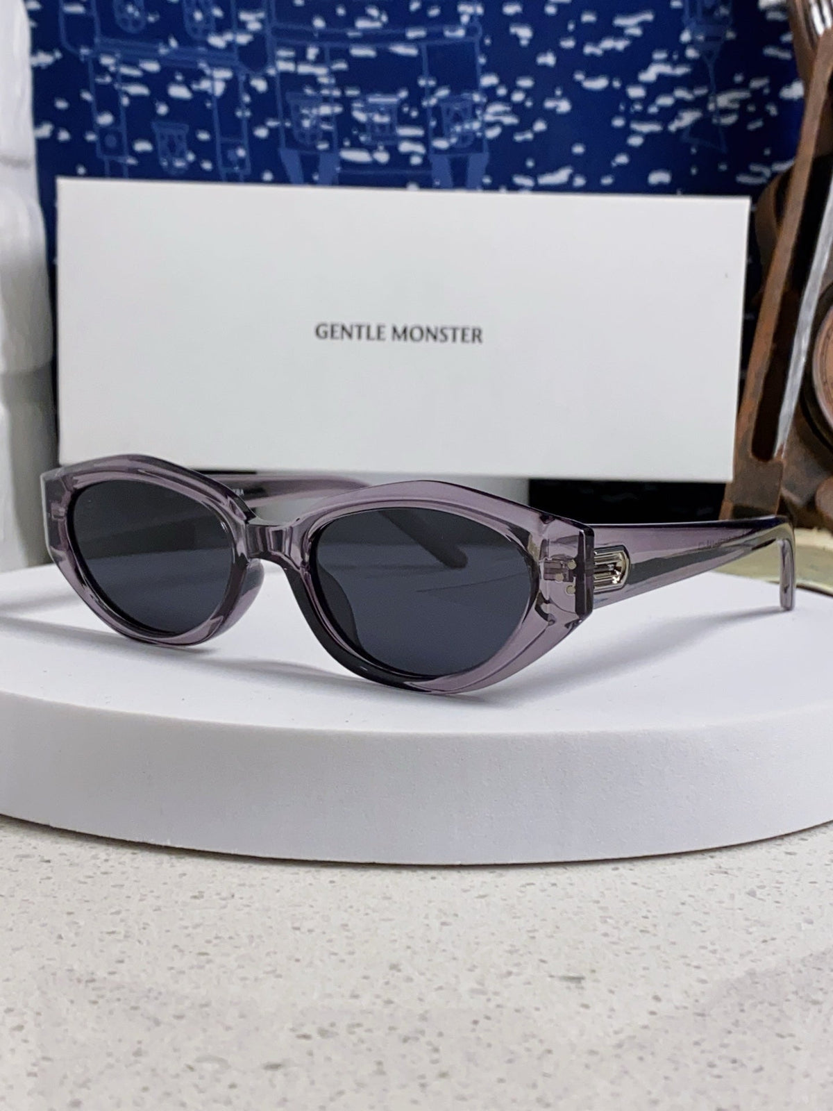 Gentle Monster DADA Cat-Eye Black Lens Sunglasses for Men & Women - 488035