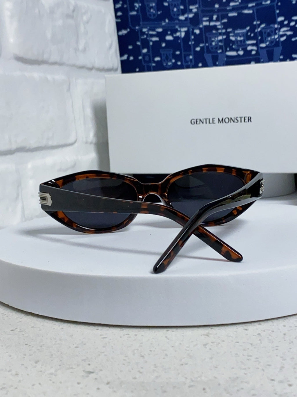 Gentle Monster DADA Cat-Eye Black Lens Sunglasses for Men & Women - 998478 - detail image 3