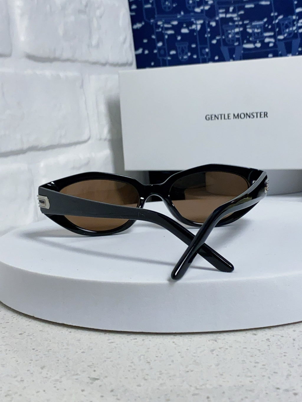 Gentle Monster DADA Cat-Eye Brown Lens Sunglasses for Men & Women - 432955 - detail image 3