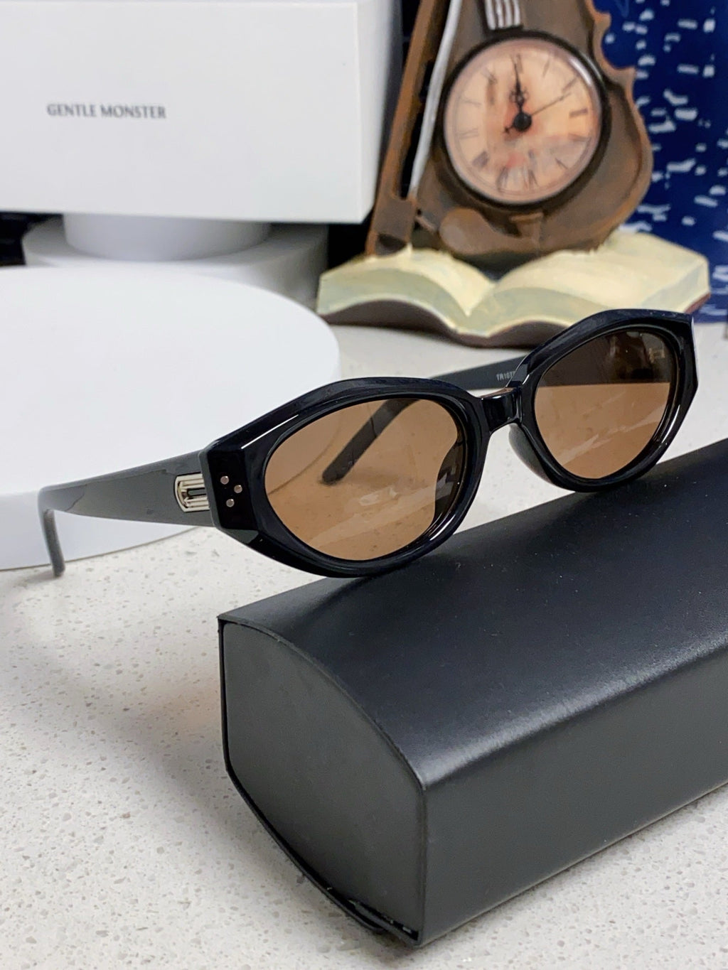 Gentle Monster DADA Cat-Eye Brown Lens Sunglasses for Men & Women - 432955 - detail image 10