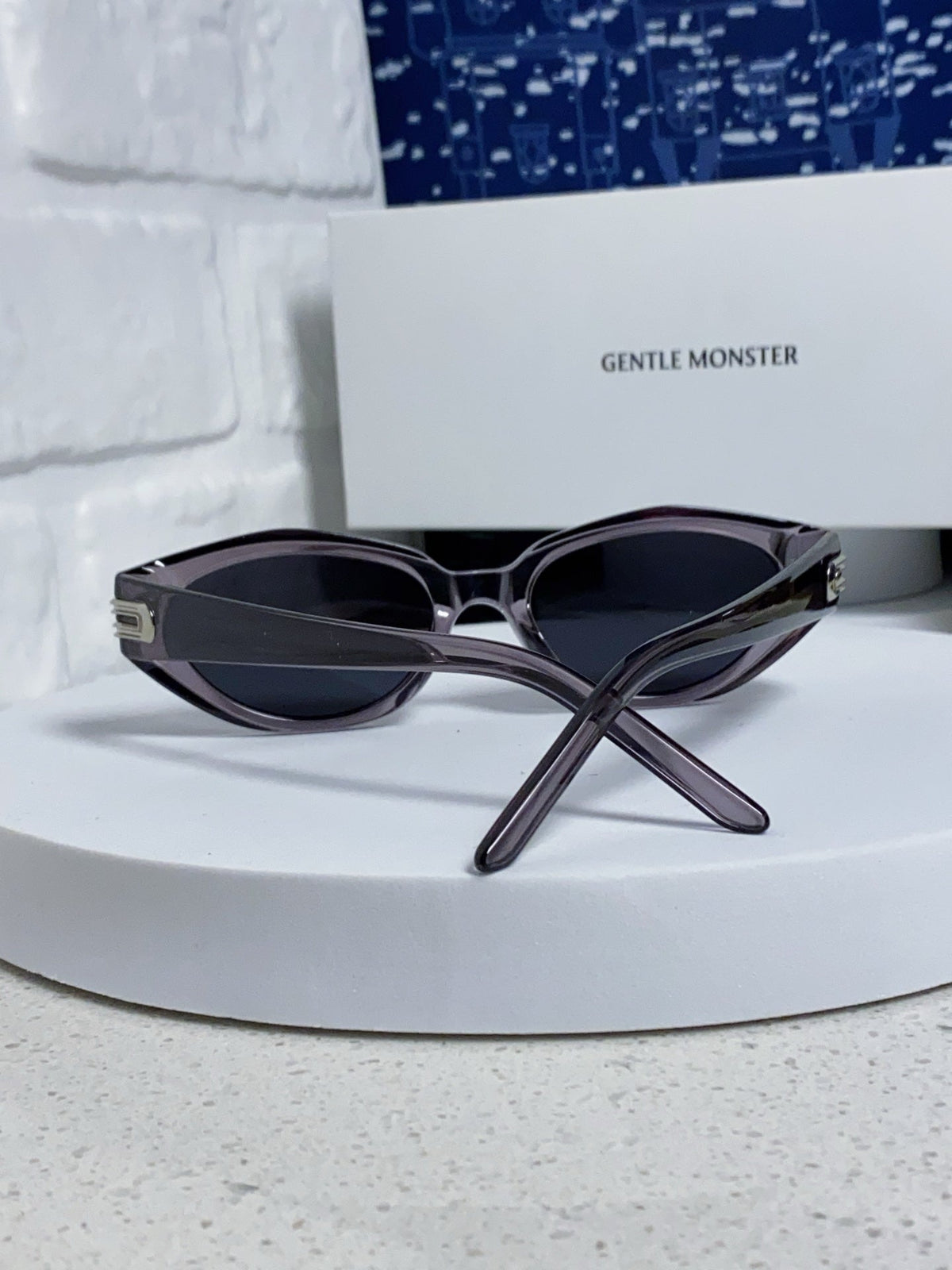 Gentle Monster DADA Cat-Eye Black Lens Sunglasses for Men & Women - 488035 - detail image 3