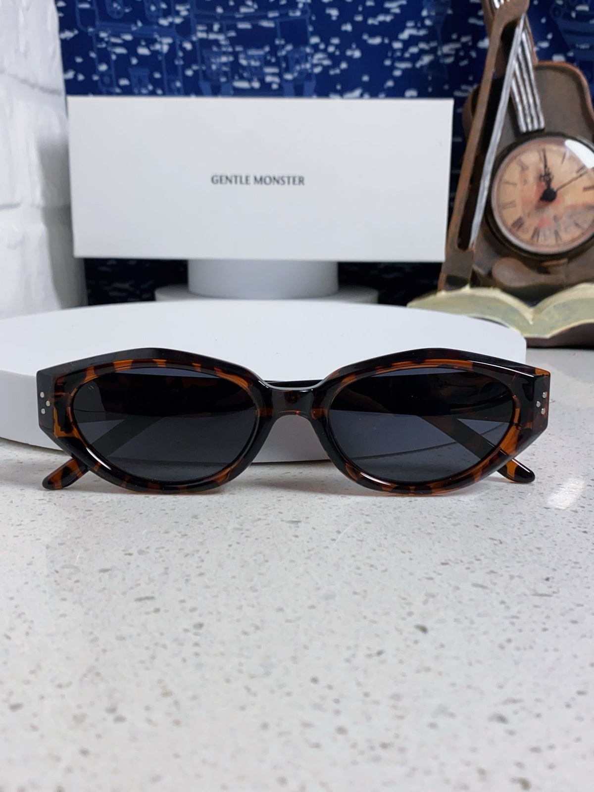 Gentle Monster DADA Cat-Eye Black Lens Sunglasses for Men & Women - 488036 - detail image 9