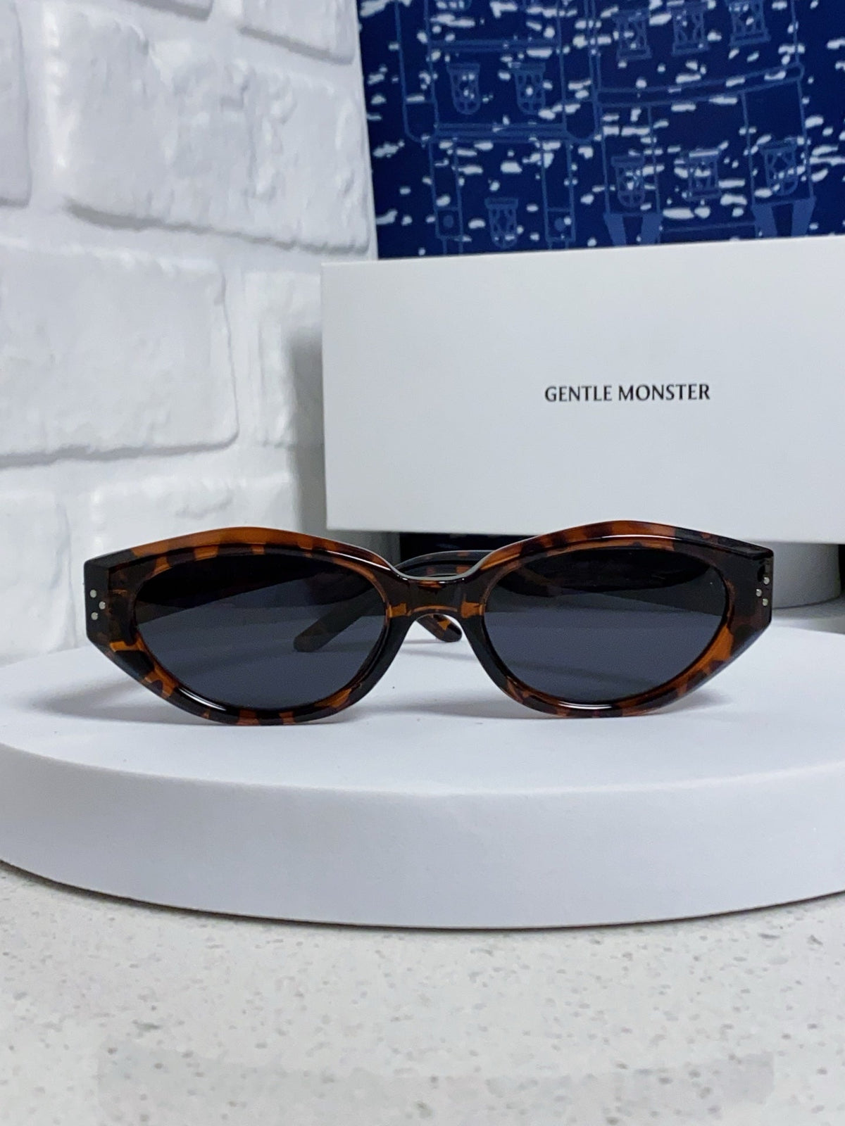 Gentle Monster DADA Cat-Eye Black Lens Sunglasses for Men & Women - 998478 - detail image 2