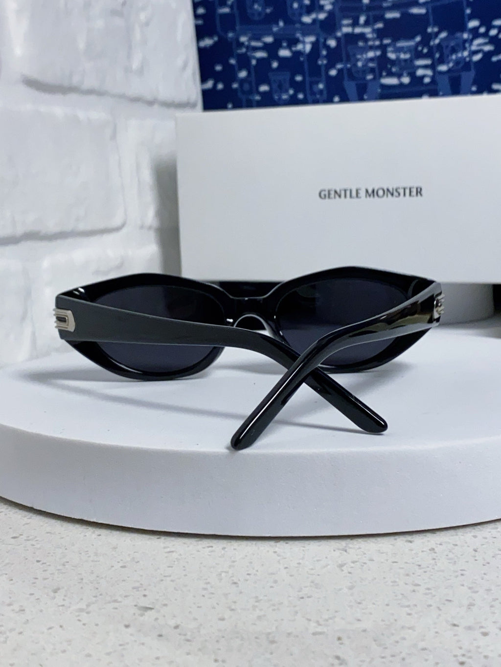 Gentle Monster DADA Cat-Eye Black Lens Sunglasses for Men & Women - detail image 3