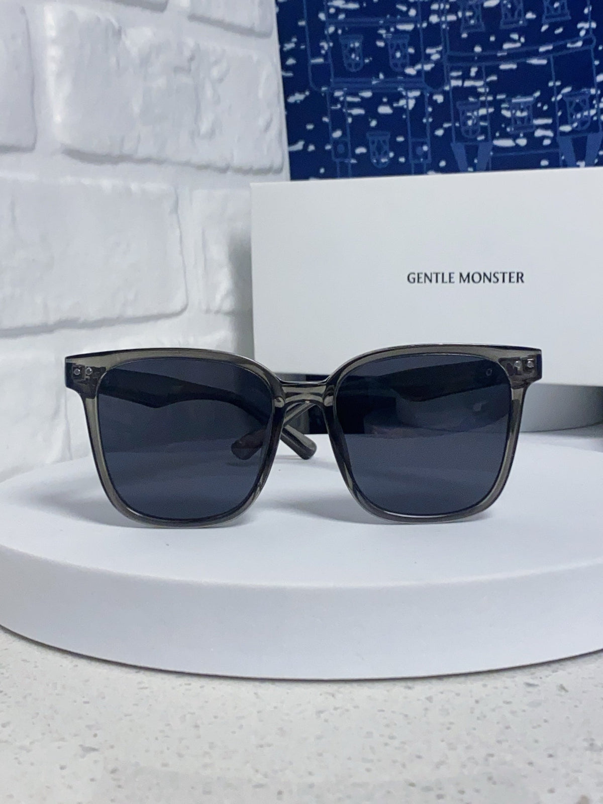 Gentle Monster Polarized Fashion Black Lens Sunglasses for Men & Wome - 488042 - detail image 2