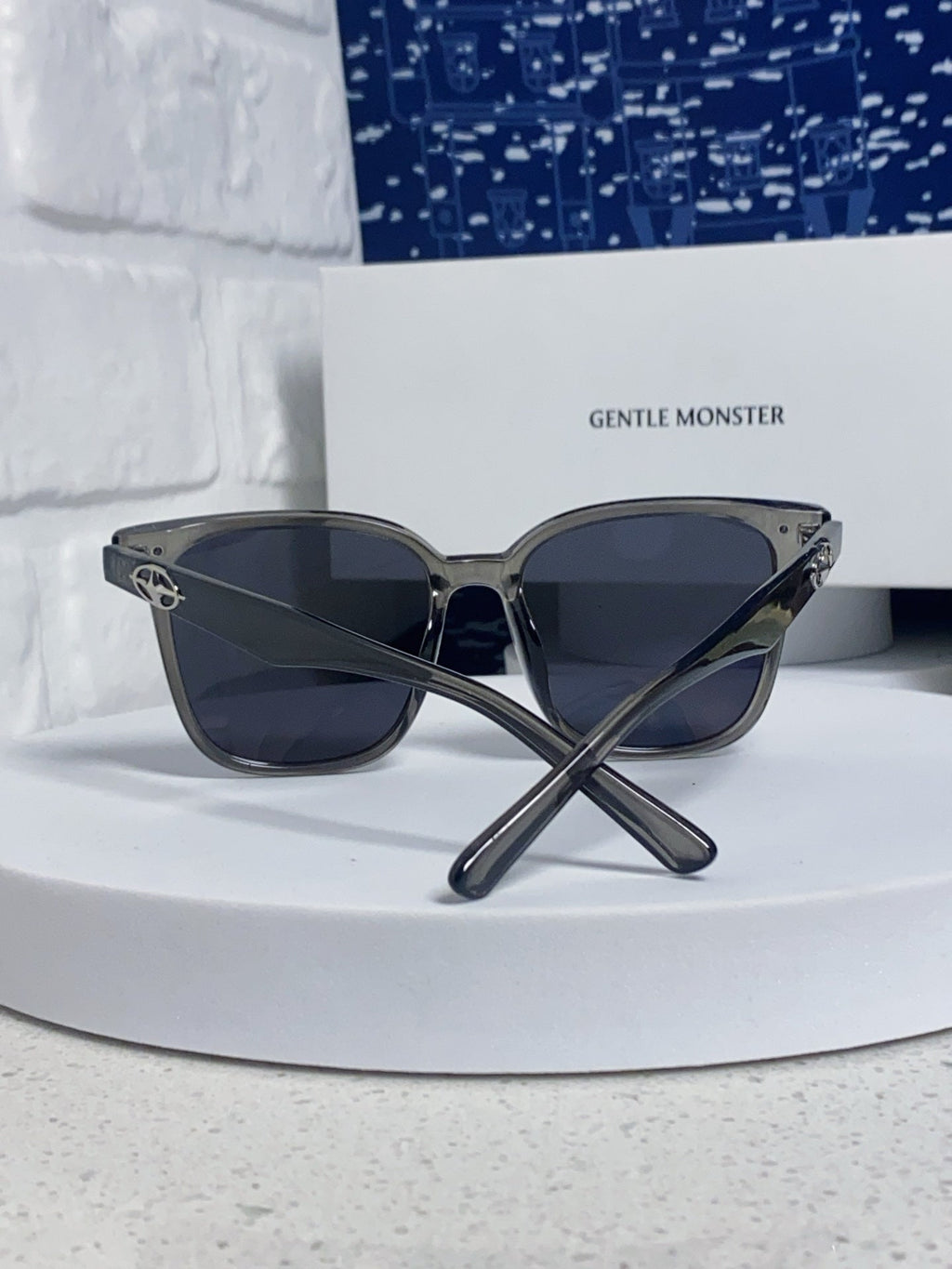 Gentle Monster Polarized Fashion Black Lens Sunglasses for Men & Wome - 358869 - detail image 3