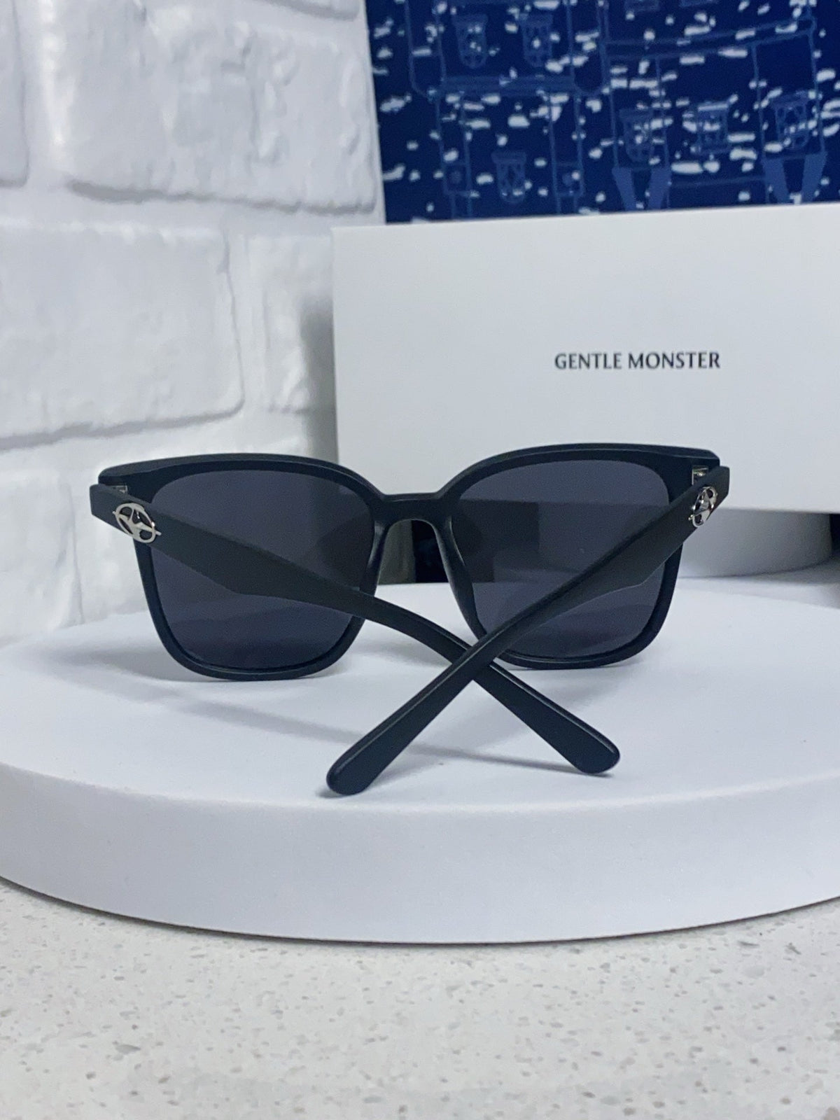 Gentle Monster Polarized Fashion Black Lens Sunglasses for Men & Women - detail image 3