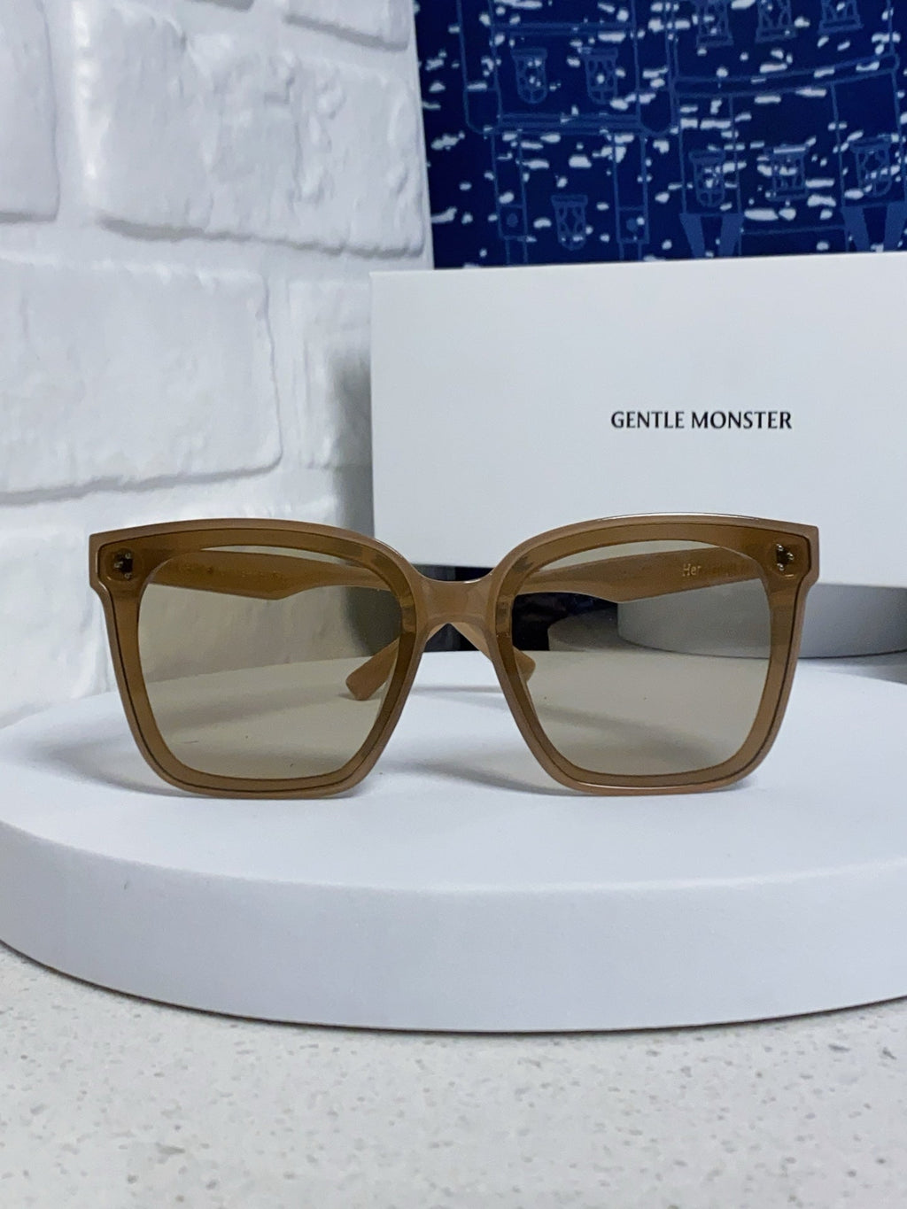 Gentle Monster HER Polarized Fashion Brown Lens Sunglasses for Men & Women - detail image 2