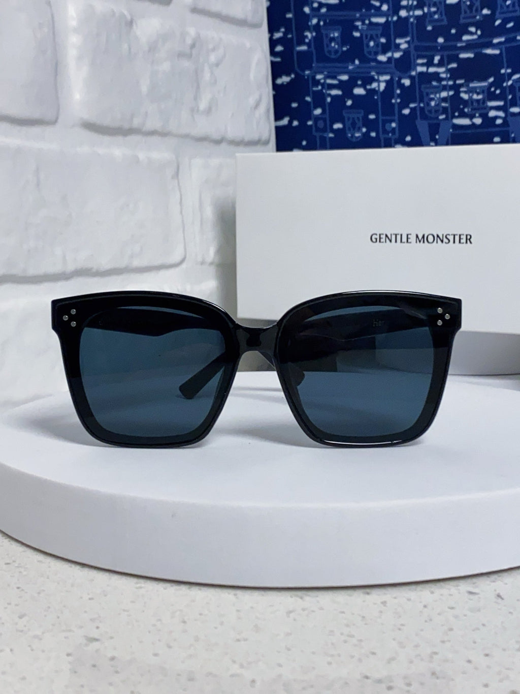 Gentle Monster HER Polarized Fashion Black Lens Sunglasses for Men & Women - detail image 2
