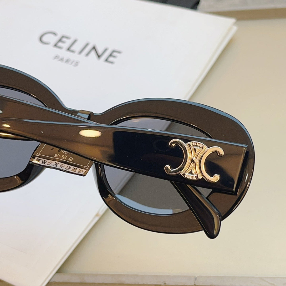 Celine CL40312U Fashion Black Lens Sunglasses for Men & Women - 382543 - detail image 4