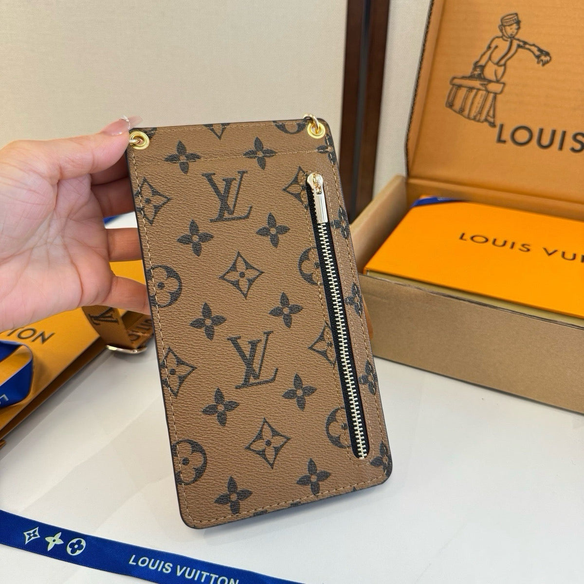 Louis Vuitton Fashion Black Lens Sunglasses for Men & Women - 493131 - detail image 7